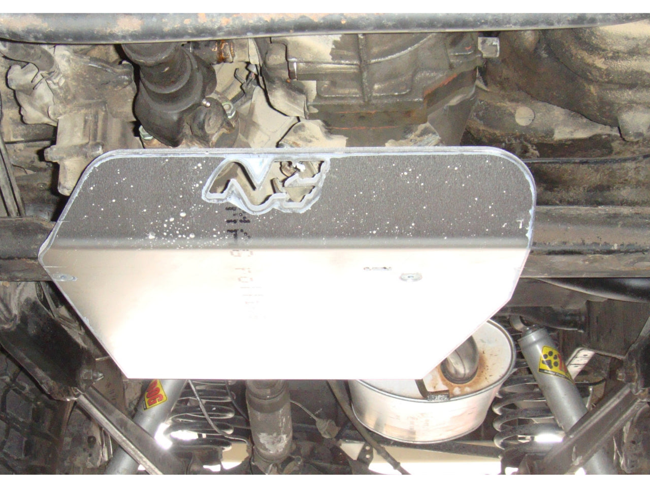 Protections inférieures en aluminium de 8mm pour boîte de transfert Toyota LJ70, KZJ70, KZJ73, N4 OFFROAD, robuste et durable.