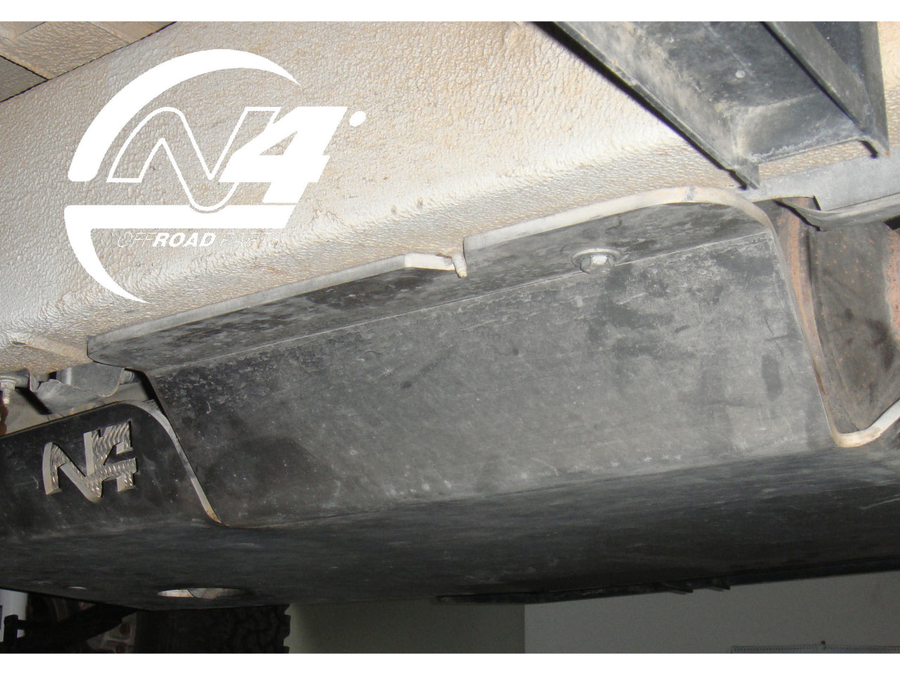 Protection inférieure en aluminium de 8mm pour boîte de vitesses et transfert sur Iveco Massif 5 portes, marque N4 OFFROAD.