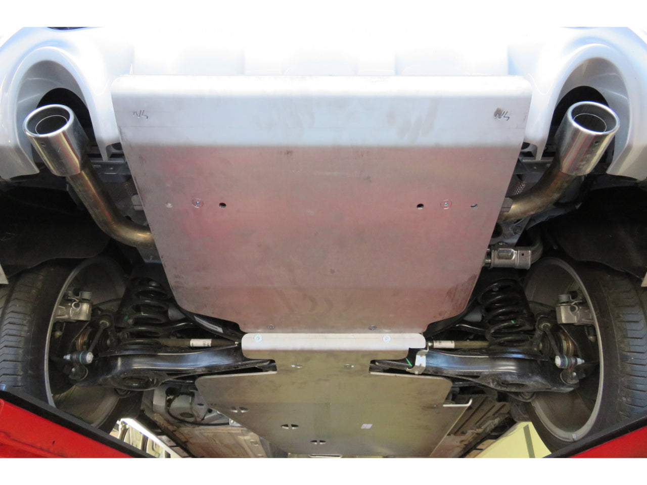 Protection inférieure en aluminium de 6mm pour Ford Kuga 4x4 2016-2020, protection centrale N4 OFFROAD, robuste et résistante.