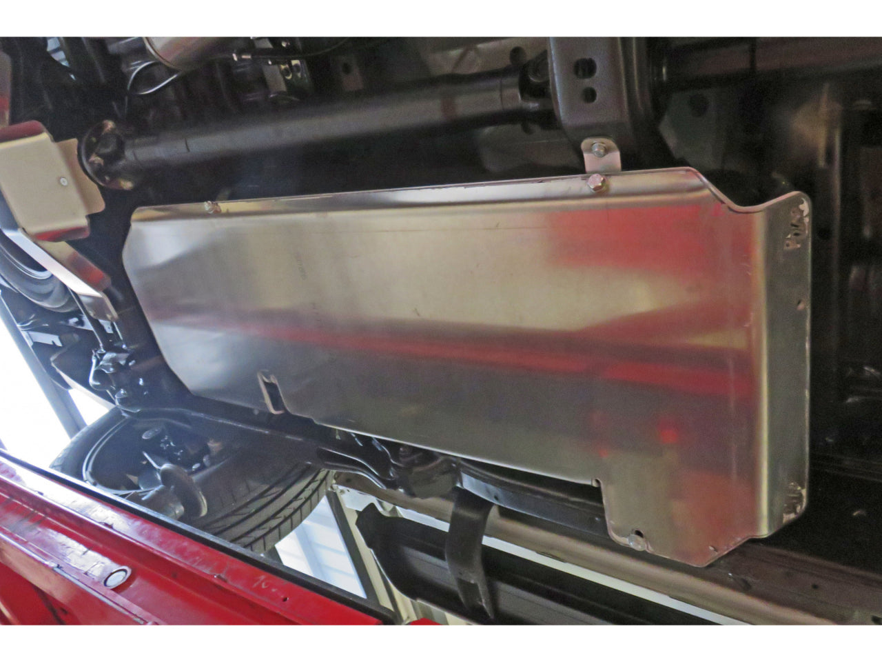 Protection inférieure en aluminium de 6mm pour réservoir, adaptée pour Nissan Navara D23 et Mercedes Classe X, par N4 OFFROAD.