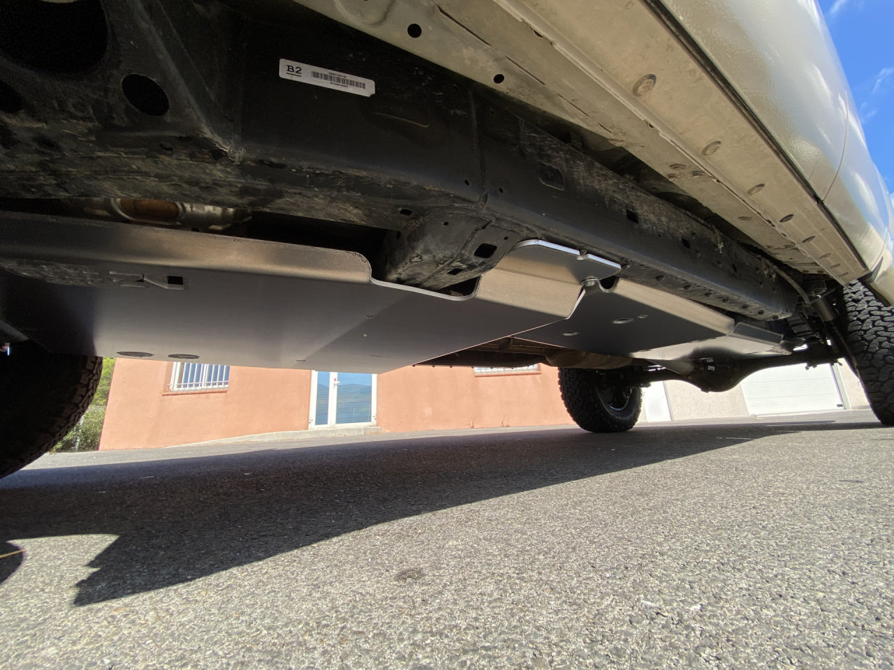 Protection inférieure en aluminium de 8mm pour réservoir Toyota Tundra 2014 et après, par N4 OFFROAD, ski de protection robuste.