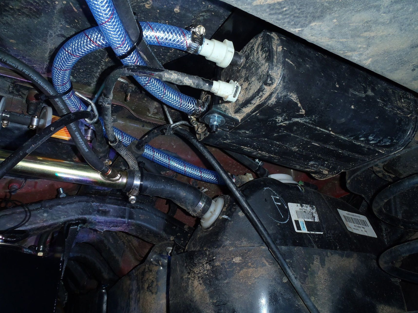 Réservoir auxiliaire de 60L pour Jeep Wrangler JK 4 portes, moteur V6 3,6L Pentastar, par LONG RANGE AUTOMOTIVE.