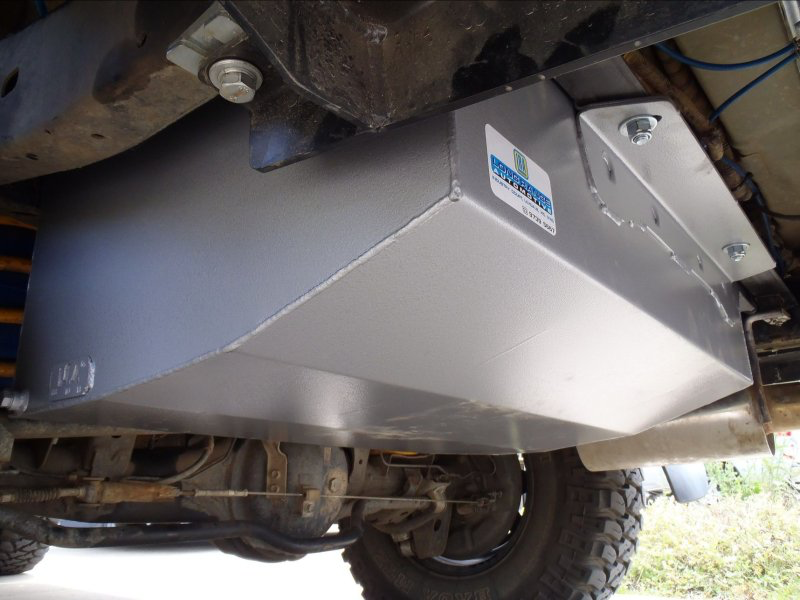 Réservoir supplémentaire LRA 150L Toyota Landcruiser HZJ105 sur Xperts4x4 Accessoires 4x4 Off-Road