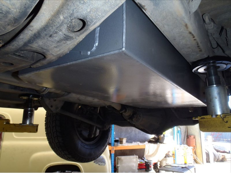Réservoir supplémentaire LRA 75L Toyota Land Cruiser Prado RZJ95R sur Xperts4x4 Accessoires 4x4 Off-Road