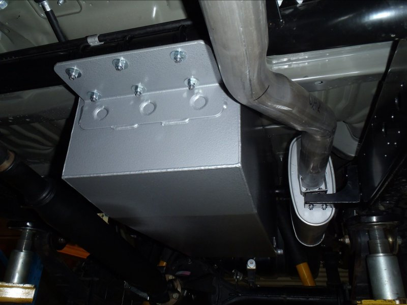Réservoir supplémentaire LRA 85L Toyota Land Cruiser VDJ76 sur Xperts4x4 Accessoires 4x4 Off-Road