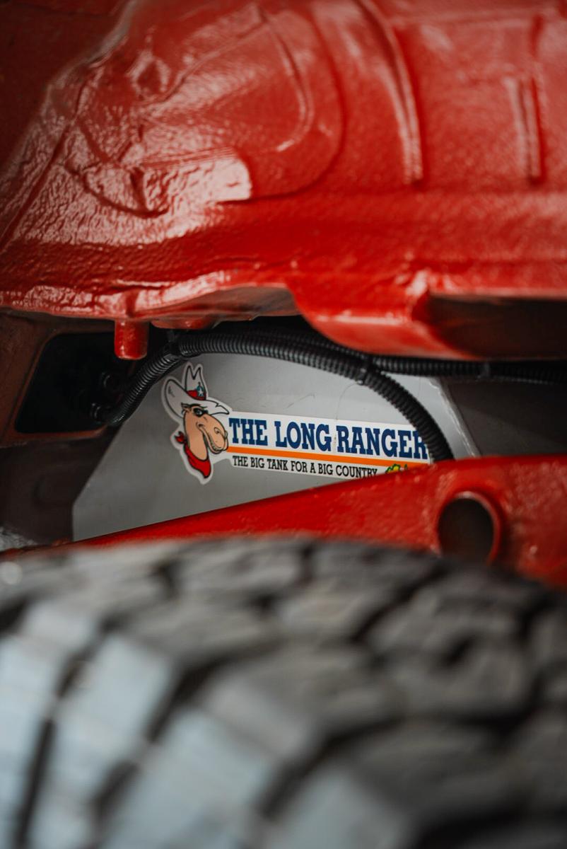 Réservoir de remplacement 80L LONGRANGER pour Suzuki Jimny 2023+ XL 5 portes, vue du réservoir en métal robuste.