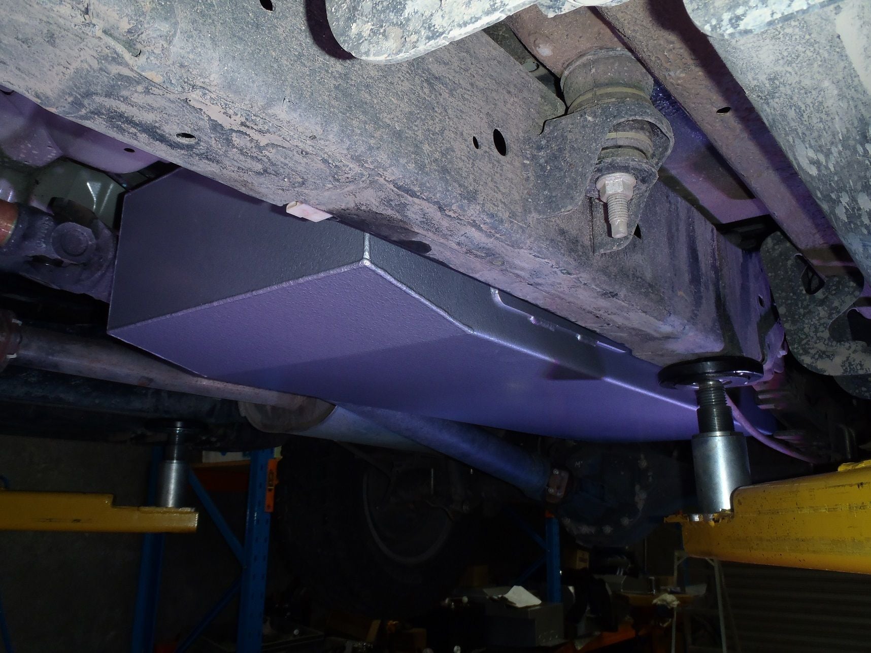 Réservoir de remplacement LRA 130L Diesel Isuzu DMax 2012 - 2020 130L sur Xperts4x4 Accessoires 4x4 Off-Road