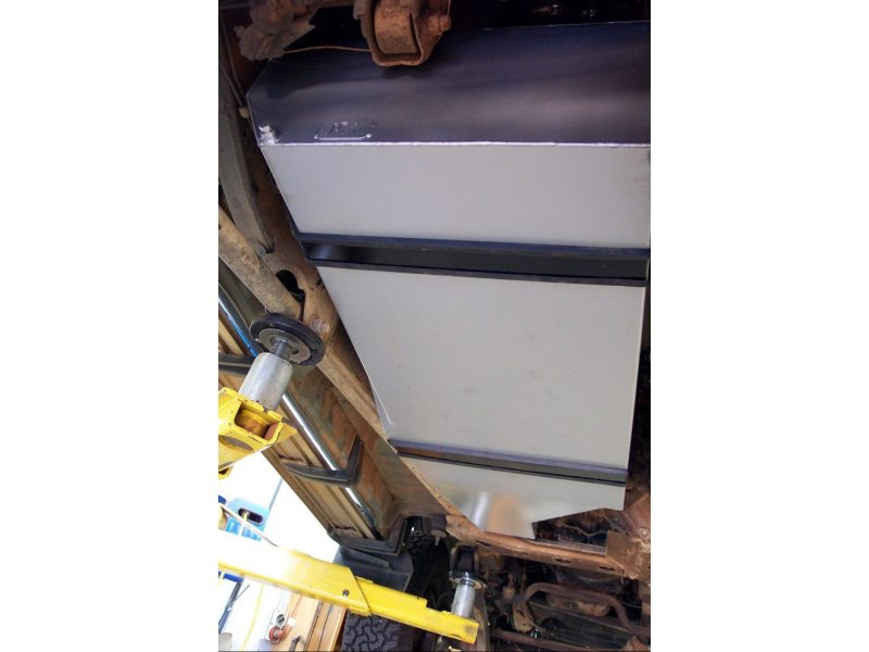 Réservoir de remplacement LRA 140L Toyota Land Cruiser FZJ80 sur Xperts4x4 Accessoires 4x4 Off-Road