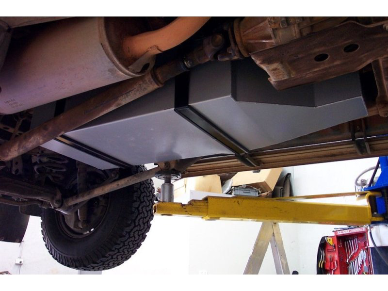 Réservoir de remplacement LRA 140L Toyota Land Cruiser FZJ80 sur Xperts4x4 Accessoires 4x4 Off-Road