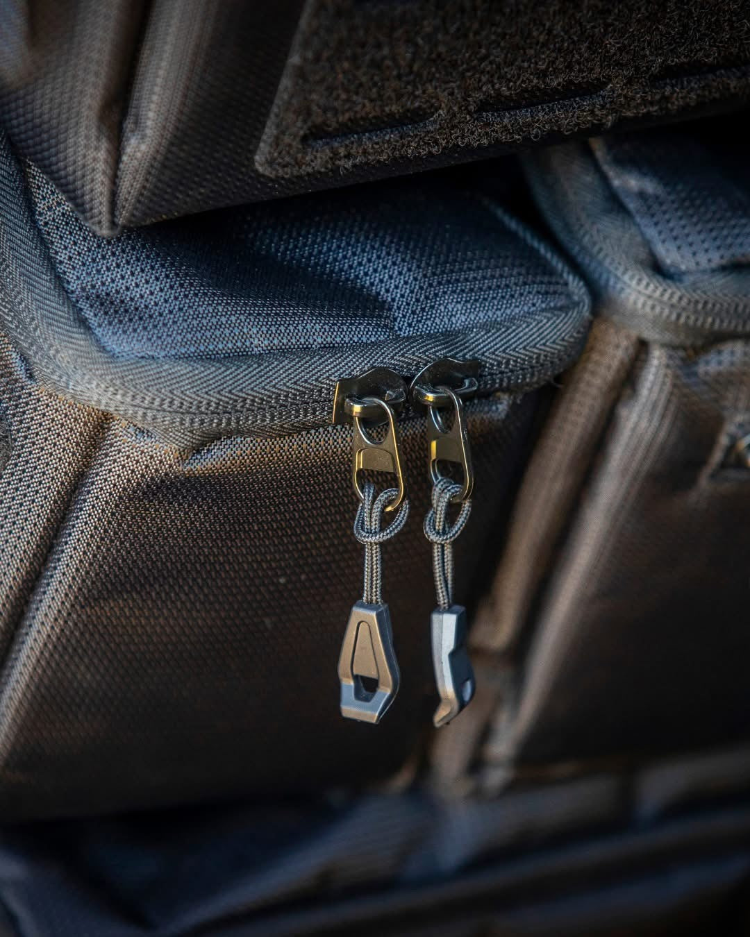 Sac de rangement ARB pour siège 4x4, organiseur pratique avec plusieurs compartiments pour véhicules tout-terrain.