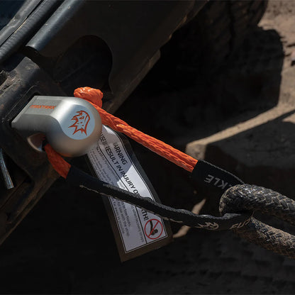 Sangle de traction Maxtrax Fuse Shackle 7T avec manille souple fusible pour récupération tout-terrain.