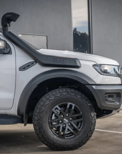 Snorkel Safari 4x4 pour Ford Ranger Raptor 2019-2022, modèle Bi-Turbo, installé sur le véhicule.