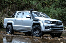 Snorkel Safari 4x4 pour Volkswagen Amarok, fixation robuste et design durable pour conduite tout-terrain.