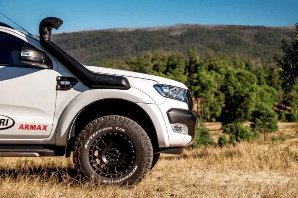 Snorkel Safari 4x4 Armax pour Ford Ranger PXII et PXIII 2011-2022, installation sur le côté du véhicule.