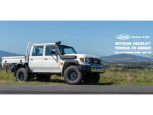 Snorkel Safari 4x4 Armax pour Toyota Land Cruiser HZJ7, GDJ7, GRJ7 2024+ installé sur le véhicule.