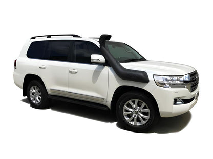 Snorkel Safari 4x4 Armax pour Toyota Land Cruiser URJ200 2015+, fixation visible sur le côté du véhicule.