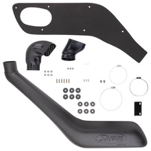 Snorkel Safari 4x4 Armax installé sur Toyota Land Cruiser VDJ200 UZJ200 2008-2015, vue de côté avec accessoires.