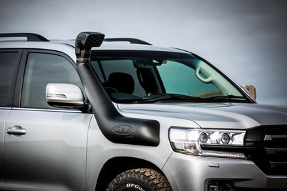 Snorkel Safari 4x4 Armax installé sur un Toyota Land Cruiser VDJ200 UZJ200 2015+ avec finition noire.