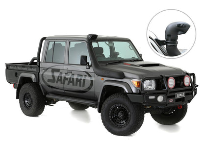 Snorkel Safari 4x4 Armax pour Toyota Land Cruiser VDJ7 V8 D4-D 2007-2023, monté sur le véhicule, en couleur noire.