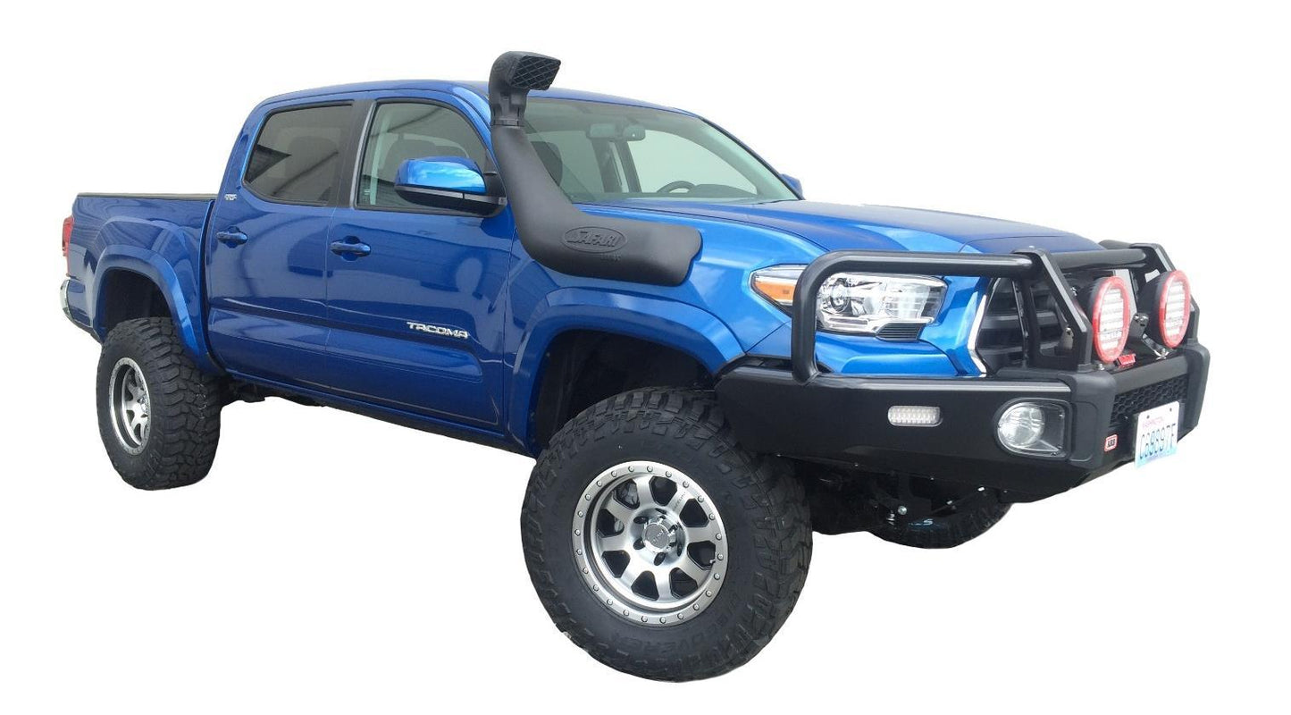 Snorkel Safari 4x4 Armax monté sur Toyota Tacoma gen3 3.5L V6, modèle 2016-2023, en position sur le véhicule.