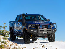 Snorkel Safari 4x4 pour Ford Ranger T8 2019-2023 2.3L EcoBoost, installation sur le côté du véhicule.