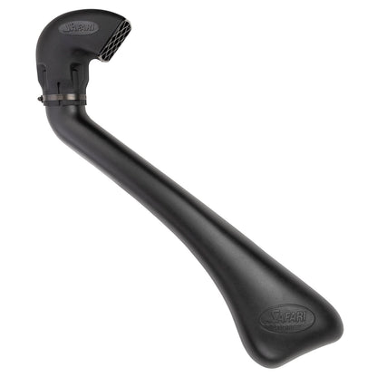 Tube de snorkel Safari 4x4 pour Isuzu Dmax 2003-2006 3.0TD, fixation sur le côté du véhicule, en contexte extérieur.