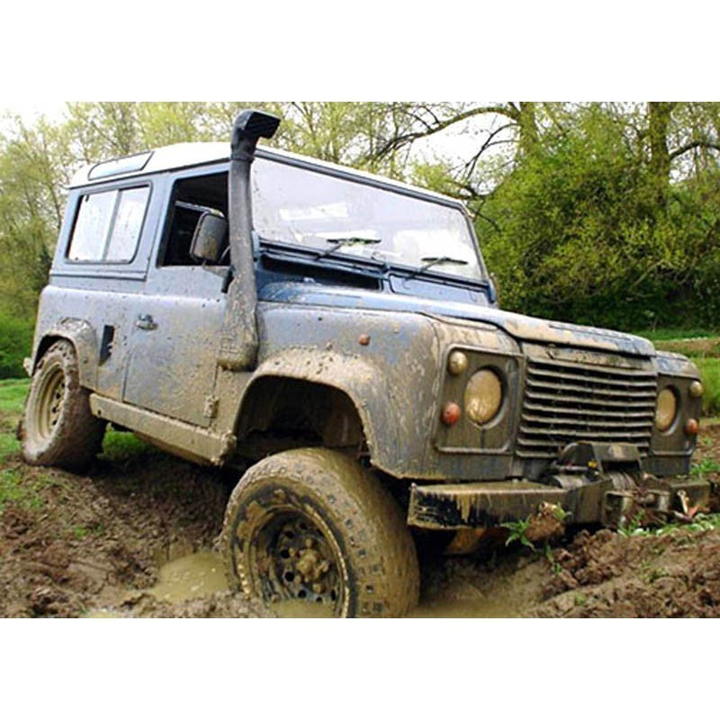 Silencieux Safari 4x4 pour Land Rover Defender V8, pièce de snorkel robuste avec logo Safari 4x4 visible sur le produit.