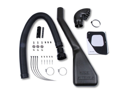 Snorkel Safari 4x4 pour Land Rover Defender V8, monté sur le véhicule, en plastique noir robuste.