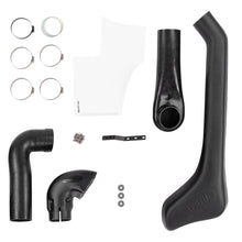 Snorkel Safari 4x4 pour Nissan Patrol GR Y61 4.2L TD 2005+, monté sur le véhicule, en plastique noir robuste.