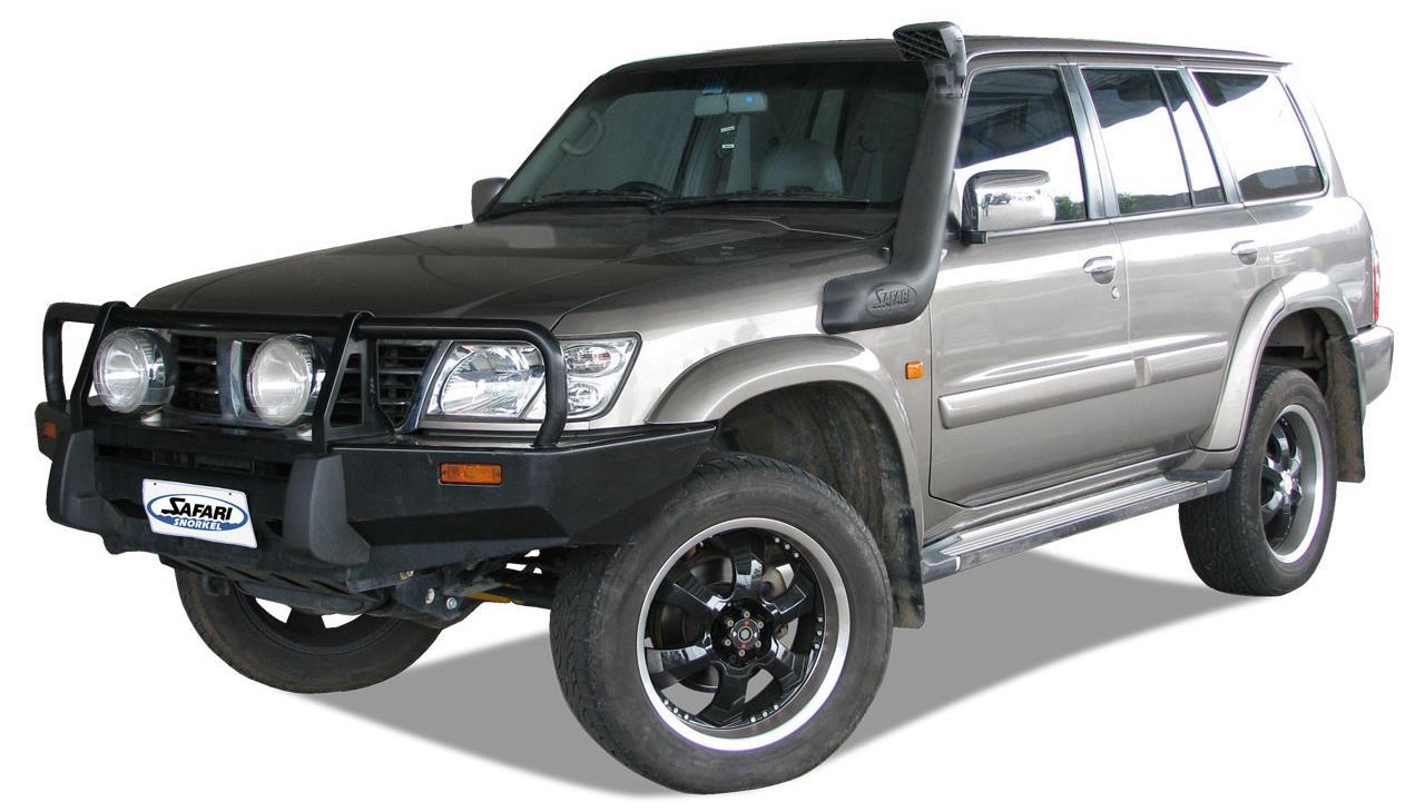 Snorkel Safari 4x4 pour Nissan Patrol GR Y61 4.5L PET 1997-2000, installation sur le véhicule tout-terrain.