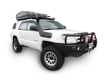 Snorkel Safari 4x4 pour Toyota 4Runner Gen4 V6 4L, montage du snorkel sur le côté du véhicule, en position verticale.