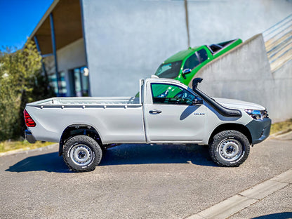 Snorkel Safari 4x4 pour Toyota Hilux Revo D4-D avec ailes étroites, installation sur simple cabine, en métal robuste.