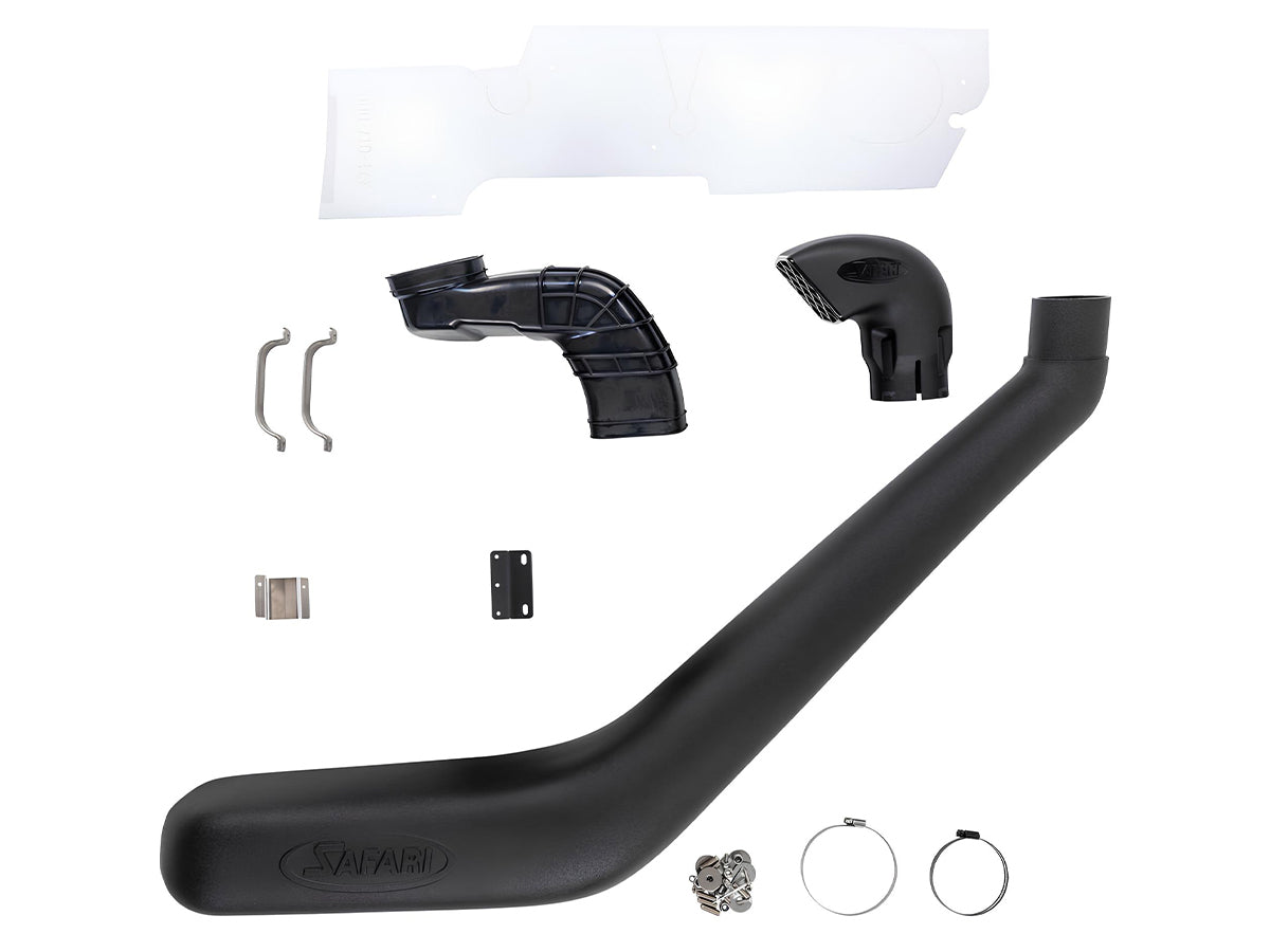 Snorkel Safari 4x4 pour Toyota Land Cruiser FJA300 V6 Biturbo Diesel, monté sur le véhicule, en couleur noir.