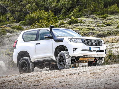 Snorkel Safari 4x4 pour Toyota Land Cruiser GDJ150 GDJ155 2.8D4-D 2018-2024, installé sur le véhicule.