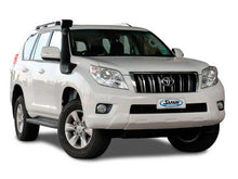 Snorkel Safari 4x4 pour Toyota Land Cruiser GRJ150 V6 4.0L essence, avec tube robuste et fixation sur le véhicule.