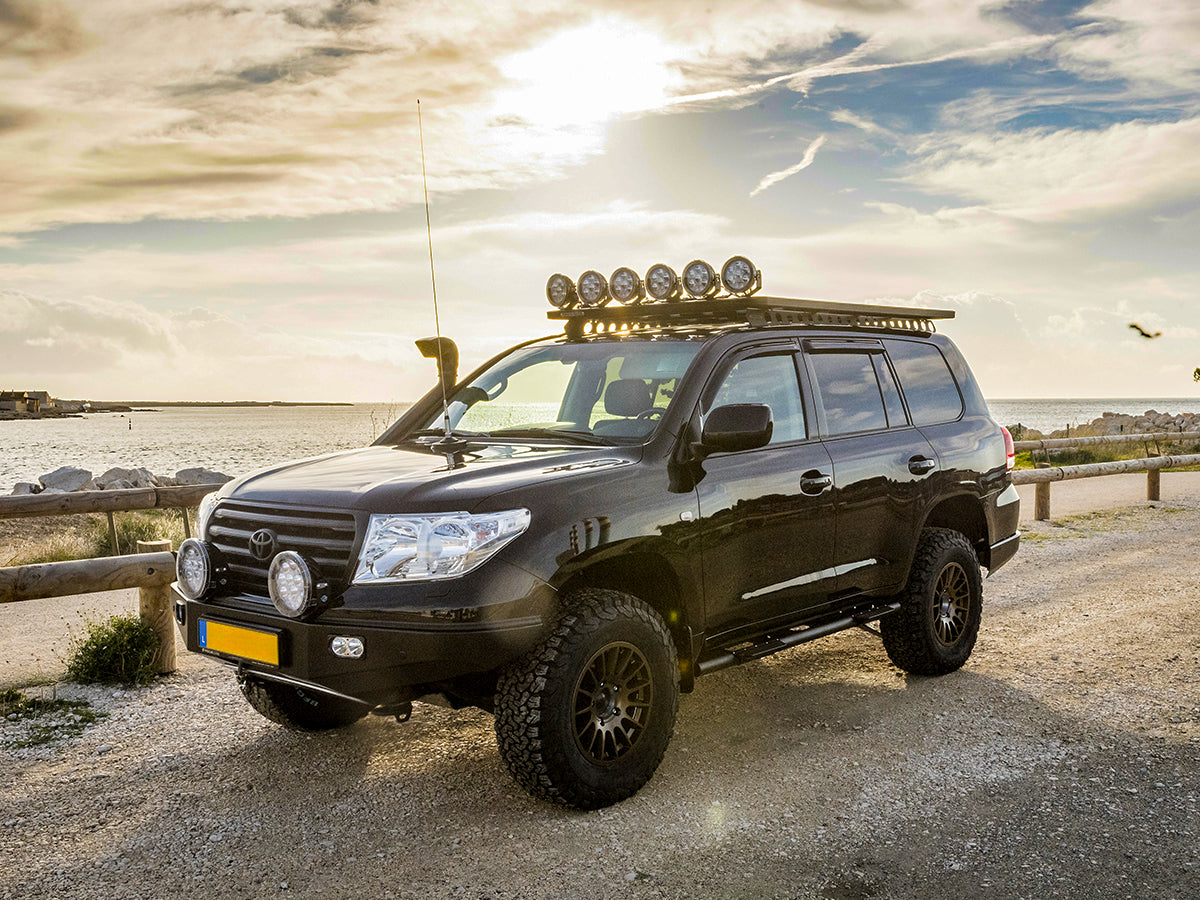 Snorkel Safari 4x4 pour Toyota Land Cruiser VDJ200 UZJ200 2008-2015, fixation et design robuste visible en image.