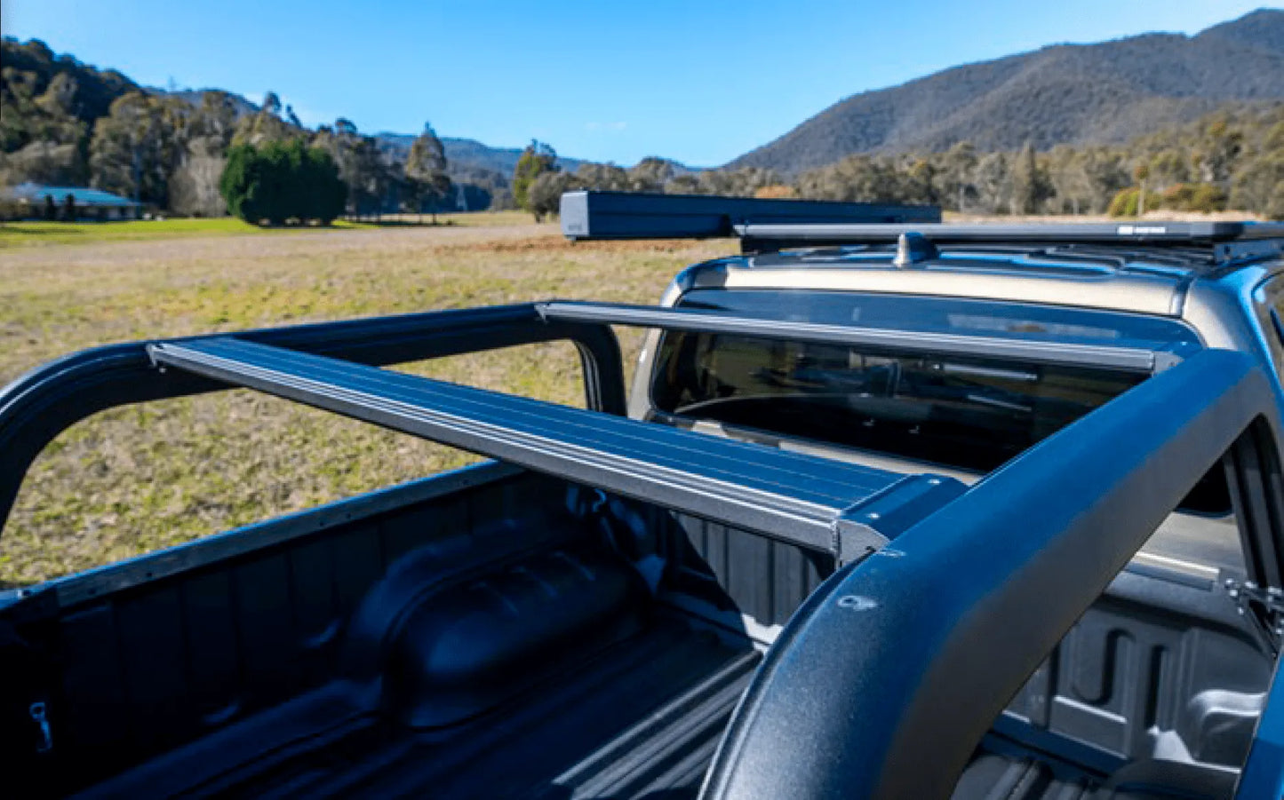 Support de benne ARB pour Toyota Hilux Revo 2016+ Double Cab, système de porte-outils robuste et pratique.