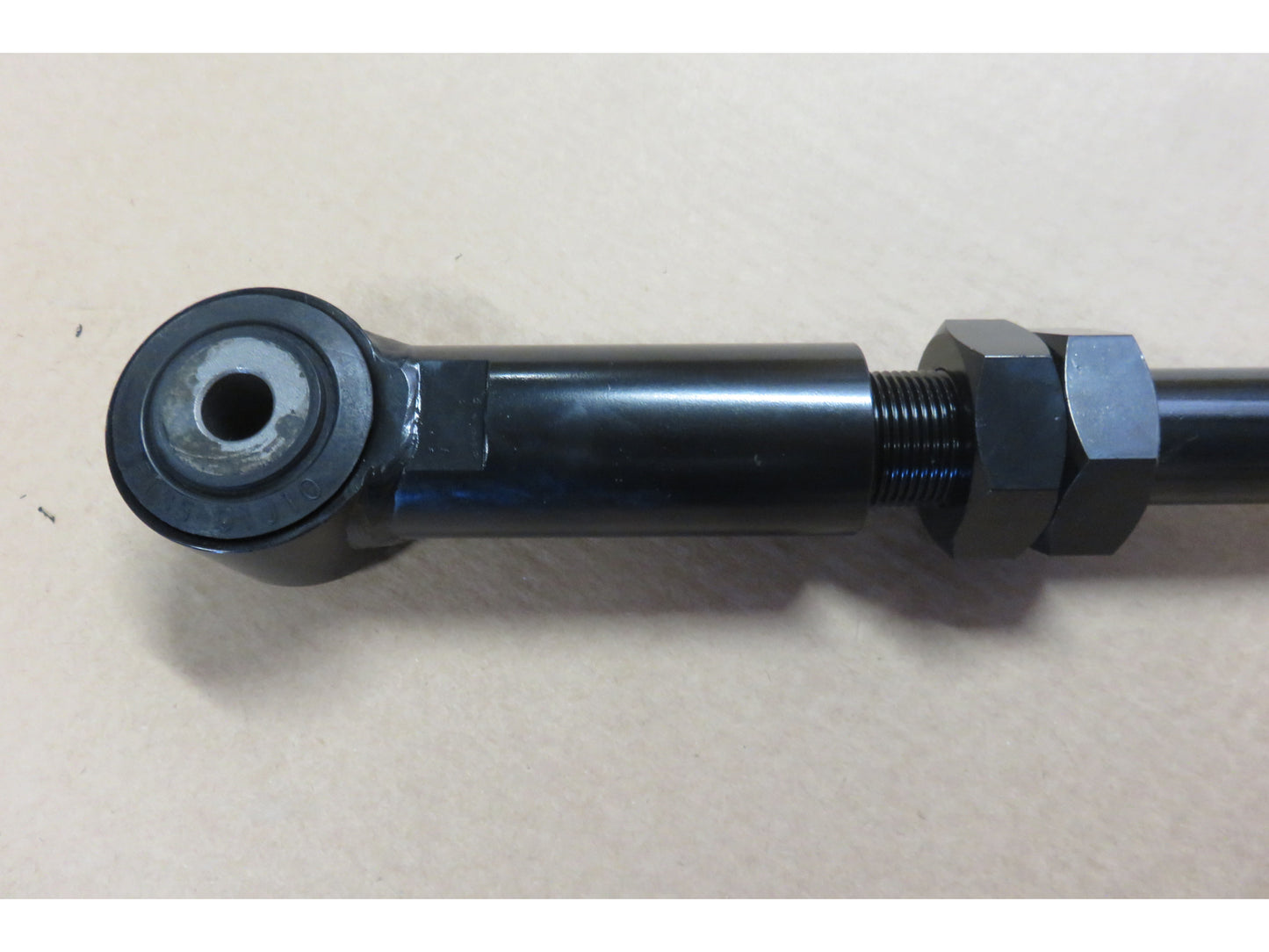 Barre panhard arrière réglable pour Nissan Patrol Y60 et Y61, suspension off-road N4 OFFROAD, vue de l’arrière.