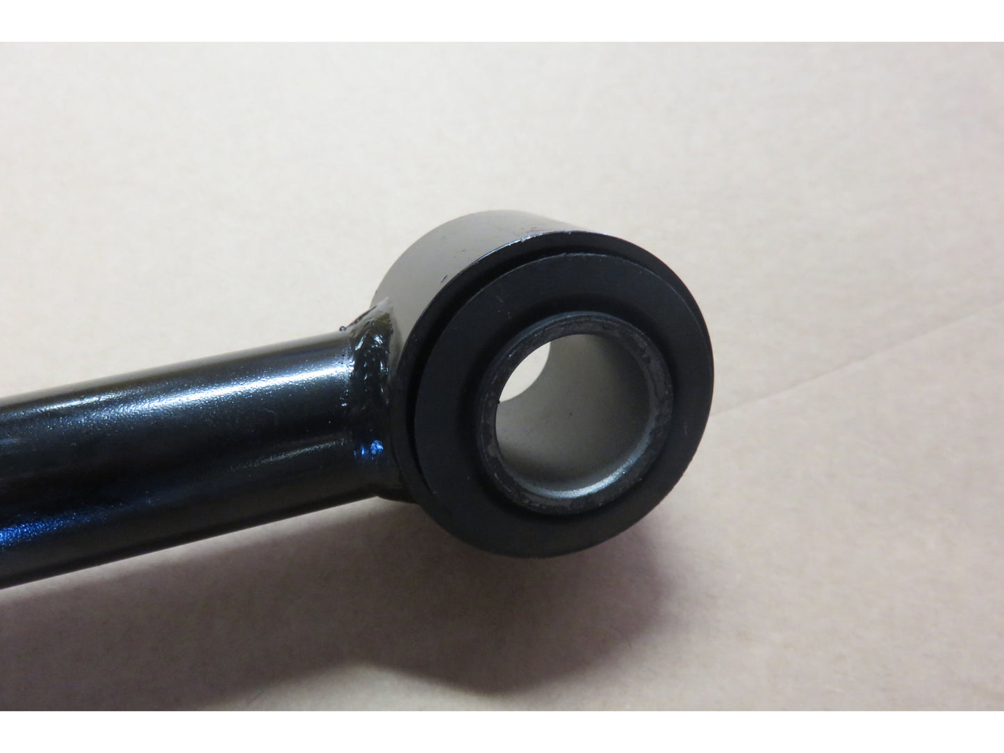 Barre panhard arrière réglable pour Nissan Patrol Y60 et Y61, suspension N4 OFFROAD, vue de la pièce en métal robuste.