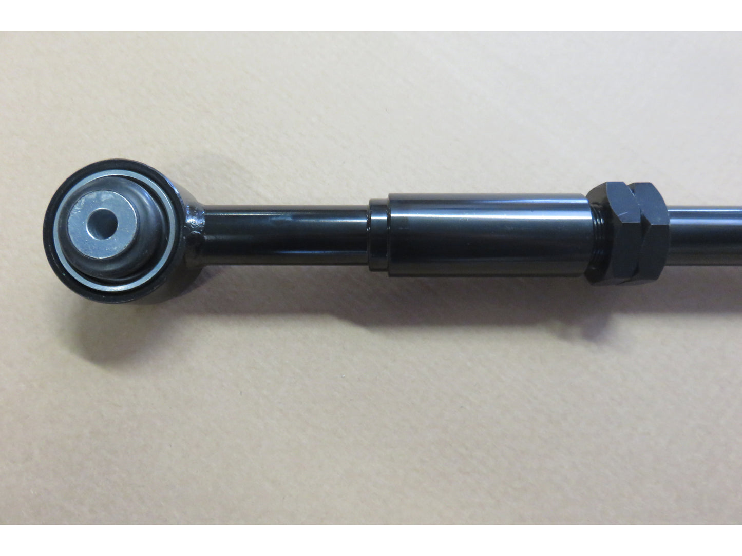 Barre panhard avant réglable pour Patrol Y61 3.0 N4 OFFROAD, pièce de suspension robuste en métal noir.