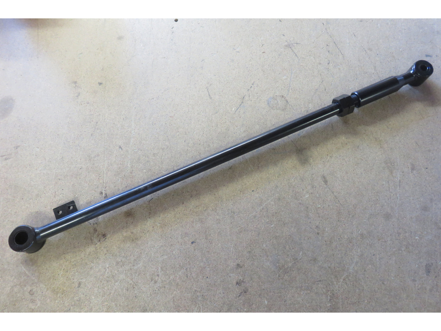 Barre panhard réglable N4 OFFROAD pour suspension 4Runner Runner, fixation robuste pour conduite tout-terrain.
