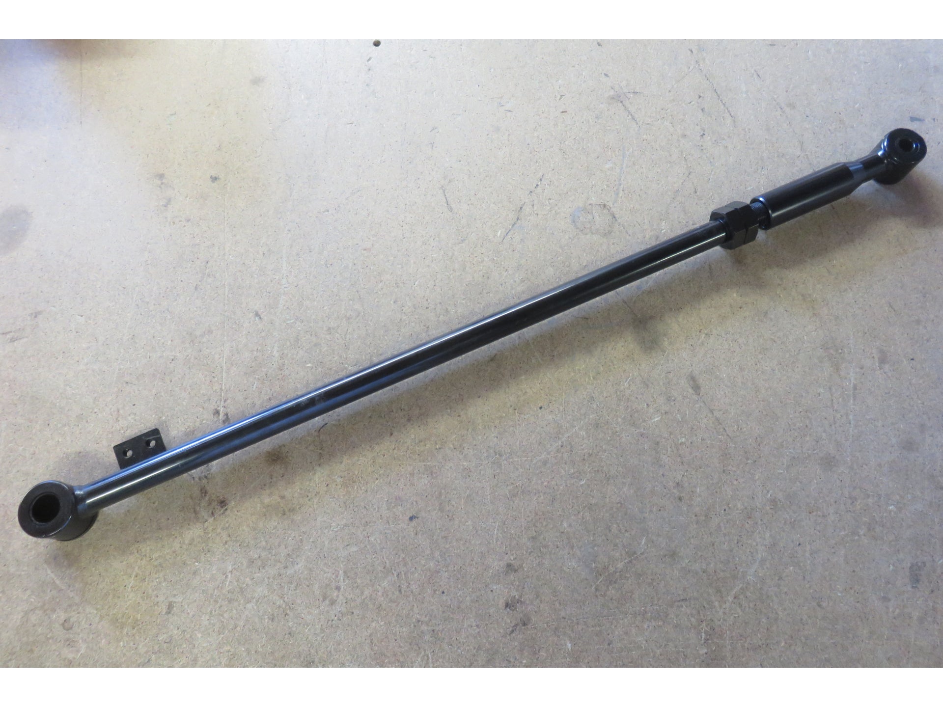 Barre panhard réglable N4 OFFROAD pour suspension 4Runner Runner, fixation robuste pour conduite tout-terrain.