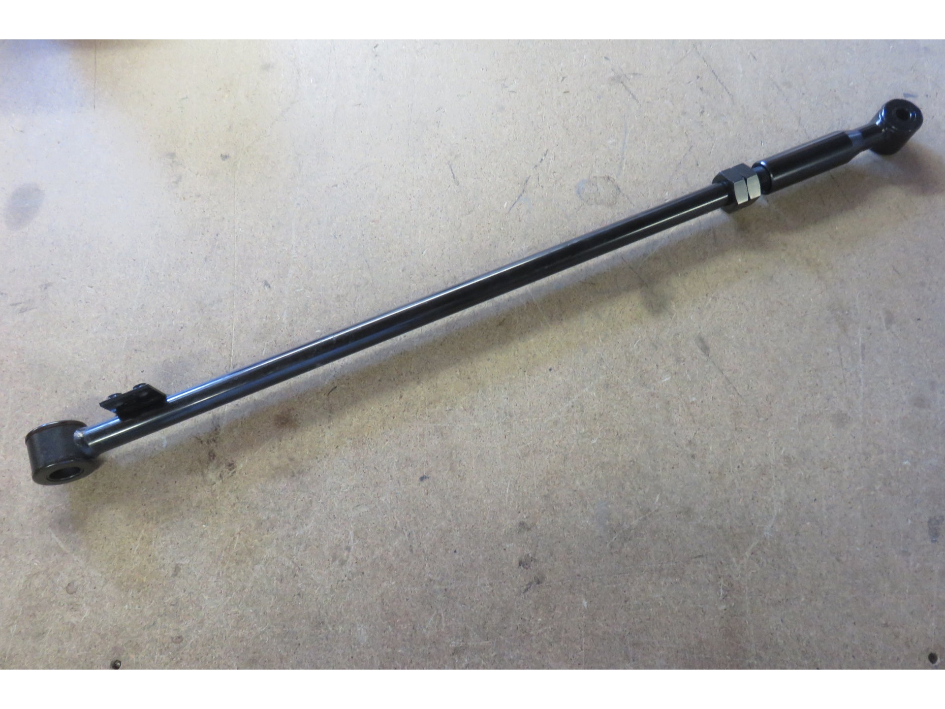 Barre panhard réglable pour suspension 4Runner N4 OFFROAD, pièce robuste pour amélioration de la stabilité hors route.