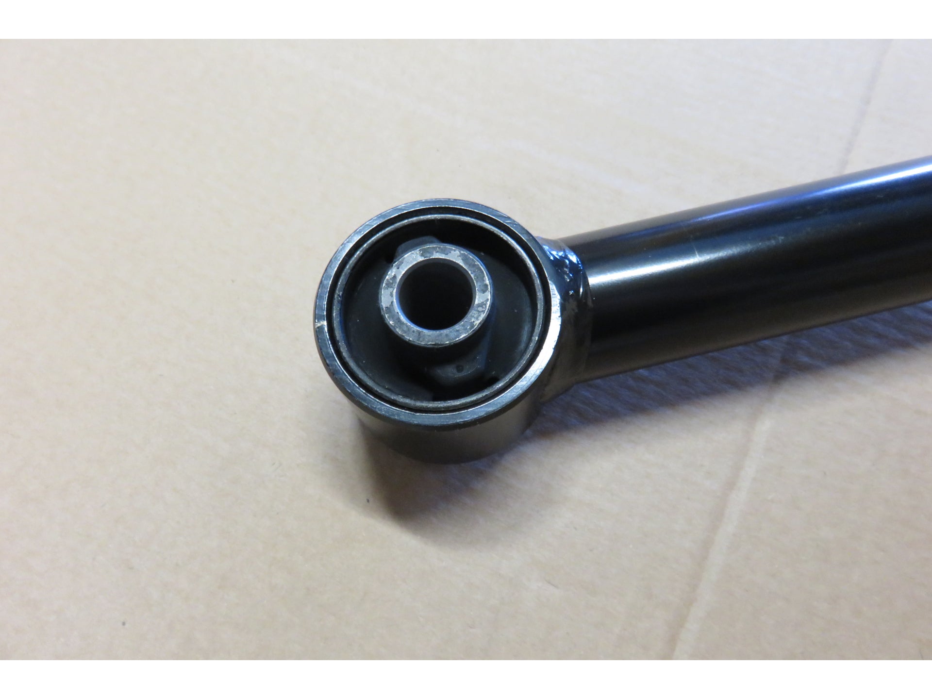Tirant de pont arrière inférieur renforcé pour HDJ80, pièce de suspension N4 OFFROAD, fixation robuste pour véhicule tout-terrain.
