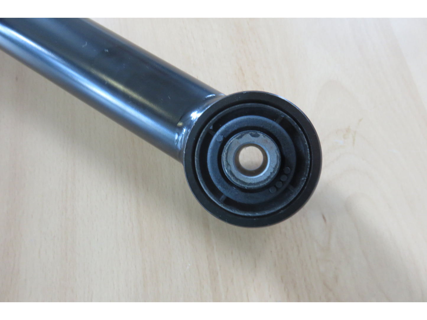 Tirant de pont arrière inférieur renforcé pour Nissan Patrol Y60 Y61, pièce de suspension N4 OFFROAD, vue de face.