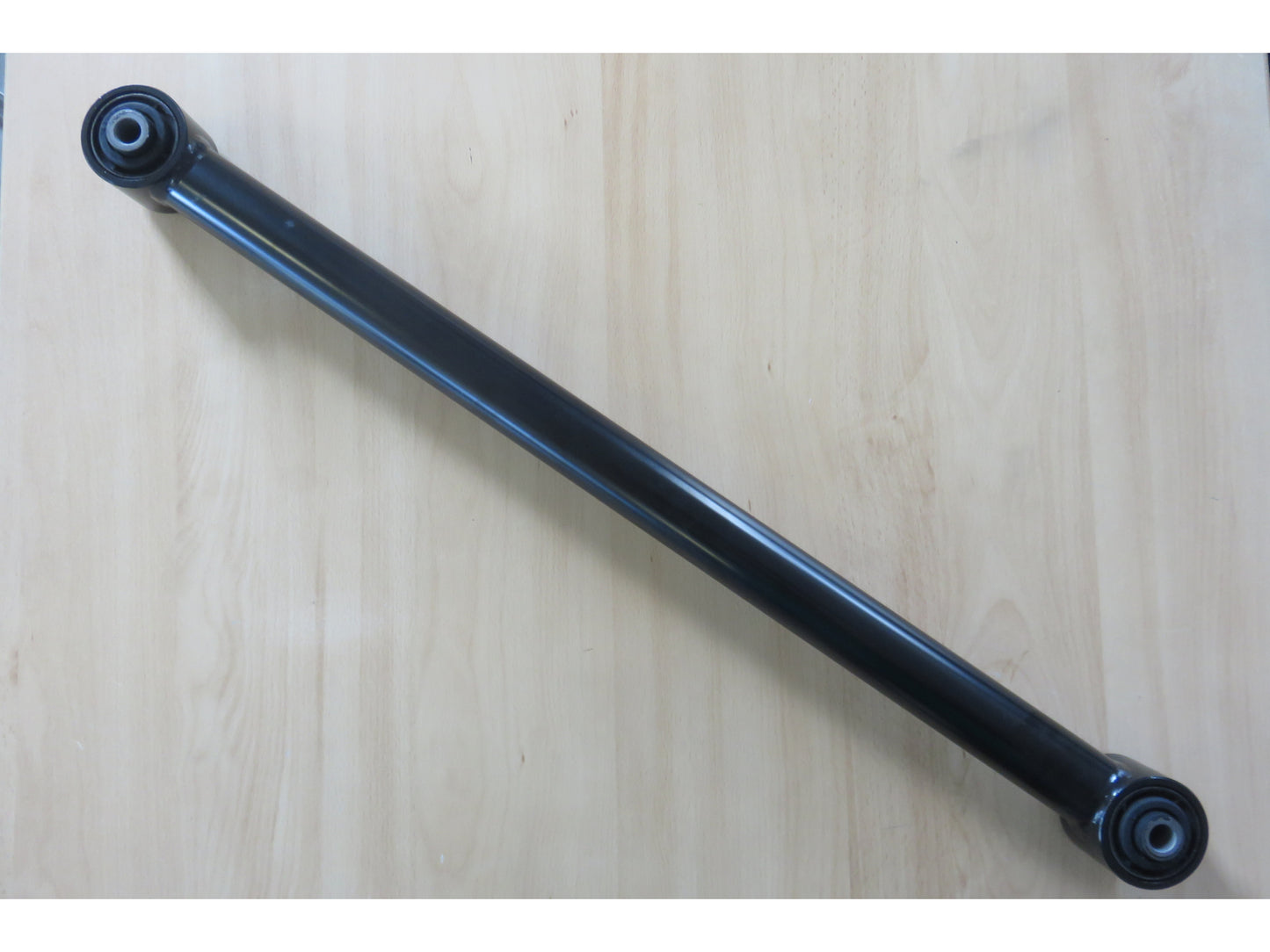 Tirant de pont arrière inférieur renforcé pour Nissan Patrol Y60 Y61, pièce de suspension N4 OFFROAD, vue détaillée en image.