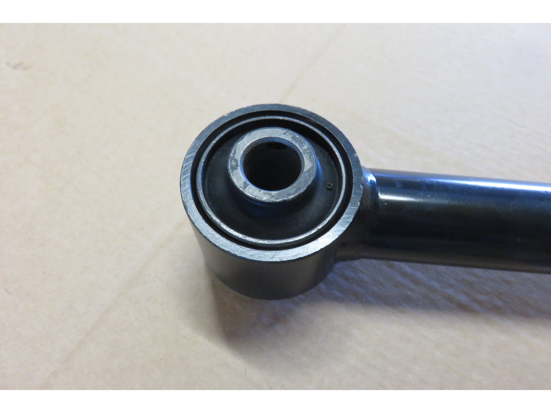 Tirant de pont arrière supérieur renforcé réglable pour HDJ80, pièce de suspension N4 OFFROAD, vue en gros plan.