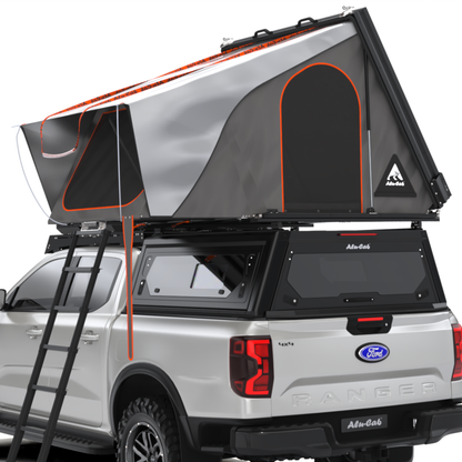 Tente de toit Alu-Cab RT-2S pour 2 personnes, coque en aluminium compacte, installation facile sur véhicule tout-terrain.