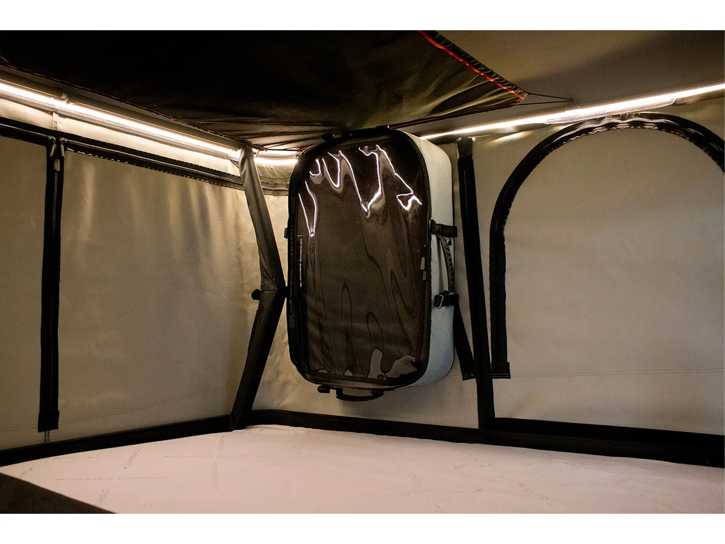 Tente de toit James Baroud ODYSSEY Frontier M - Édition Limitée Magma sur Xperts4x4 Accessoires 4x4 Off-Road