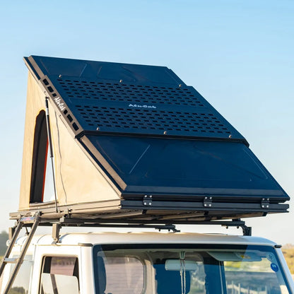 Tente de toit LT-50 Lightweight Alu-Cab en aluminium, pliée, pour camping et aventure en plein air.